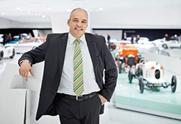 Dr. Werner Tietz, Leiter der Aufbau-Entwicklung, im Porsche Museum in Stuttgart-Zuffenhausen (Foto)